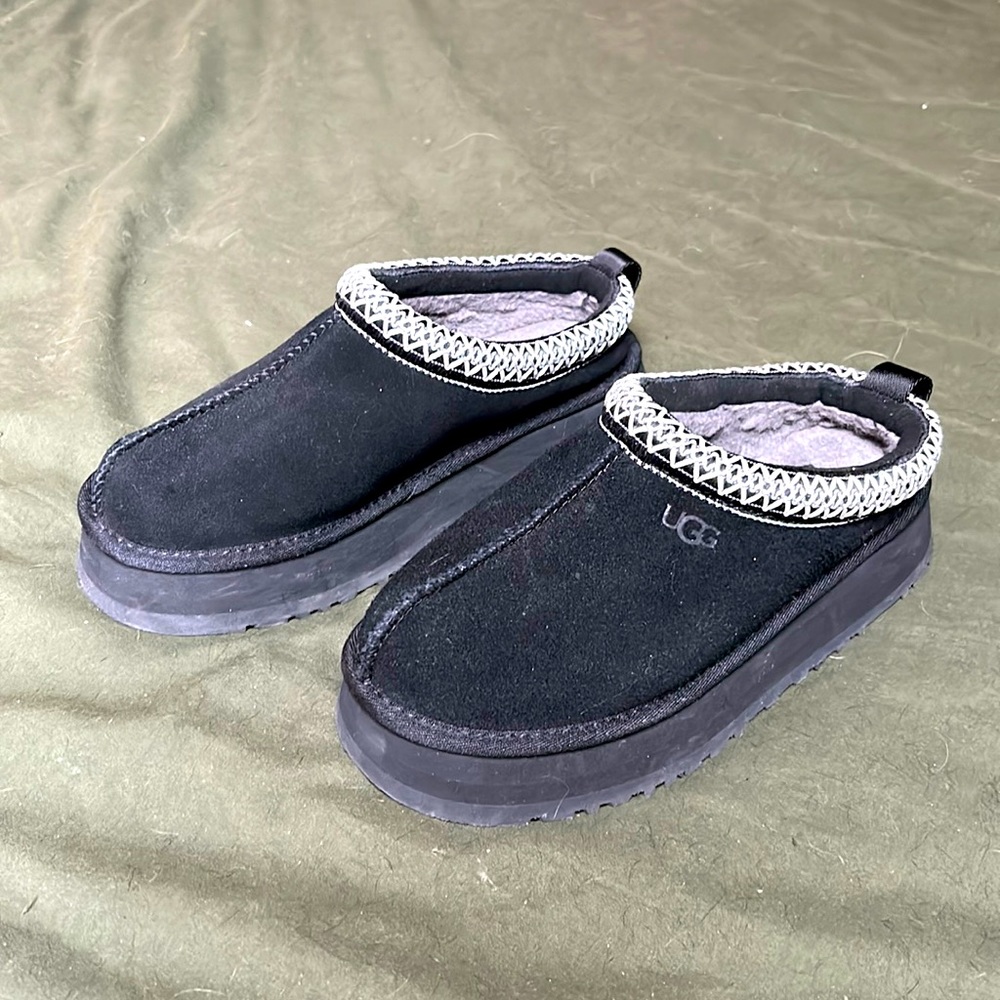 Ugh Tasman Black Platform